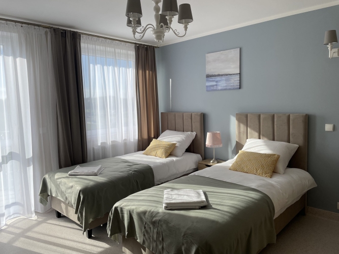 Ośrodek Rehabilitacyjny Zielone Wzgórze w Chłapowie - pokoje pensjonariuszy są przytulne, jasne i w pełni umeblowane