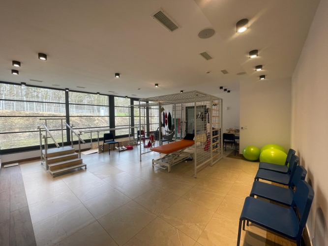 Centrum Rehabilitacji Zielone Wzgórze w Kielnie dysponuje nowoczesnym zapleczem rehabilitacyjnym